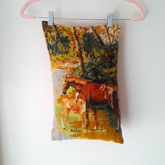 🌙Vtg Petit Point 🐎Needlepoint Horses Throw Pillow Tapestry